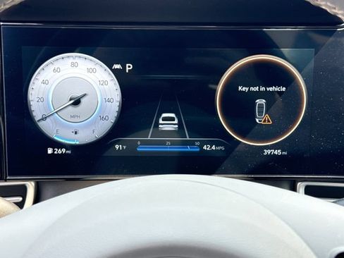 Used 2023 Hyundai Elantra SEL w/ Convenience Package FWD image 24