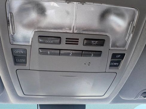 Used 2019 Toyota Highlander XLE AWD/4WD image 31