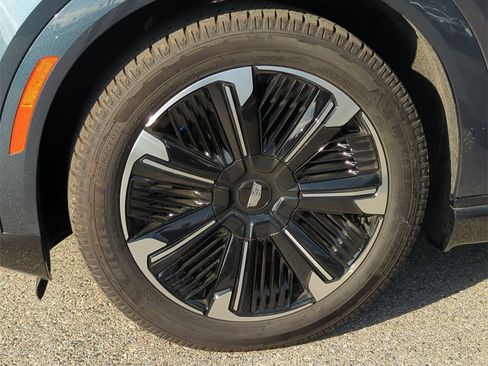 Used 2025 Cadillac Escalade IQ Sport 2 w/ LPO, Premium Carpet Package image 35