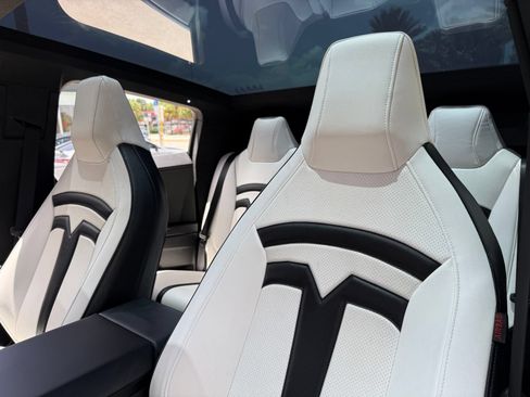 Used 2024 Tesla Cybertruck AWD Crew Cab image 19