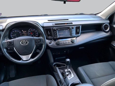 Used 2018 Toyota RAV4 XLE AWD/4WD image 7