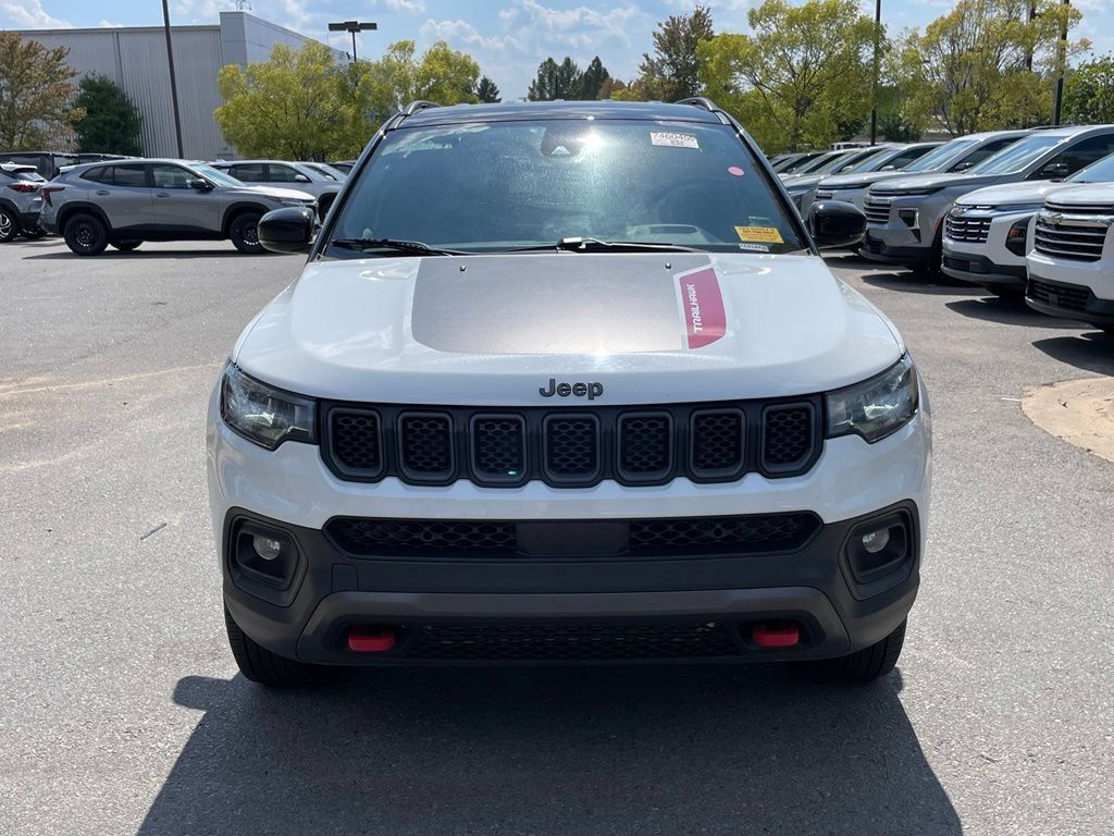 Used 2023 Jeep Compass Trailhawk AWD/4WD image 2