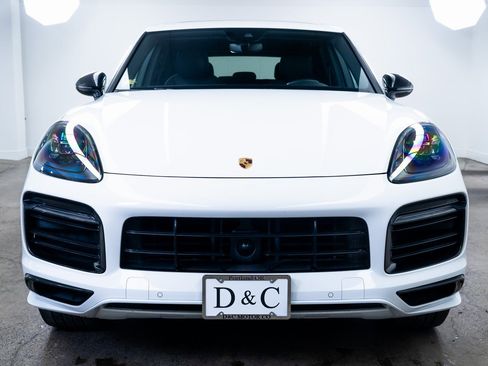 Used 2022 Porsche Cayenne w/ Premium Package image 2