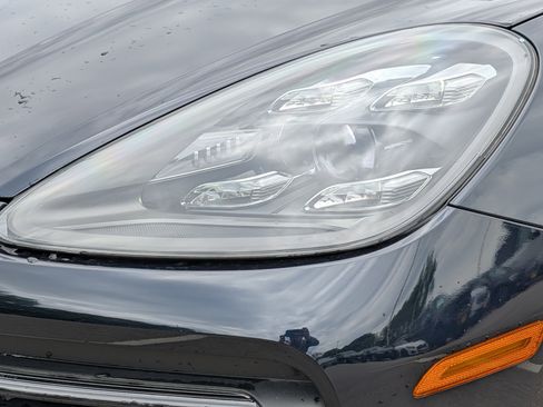 Used 2022 Porsche Cayenne AWD/4WD image 16