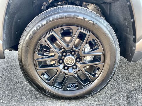 Used 2024 Toyota Tundra Limited AWD/4WD image 10
