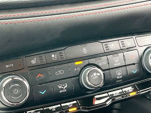 Certified 2024 Dodge Durango GT image 20