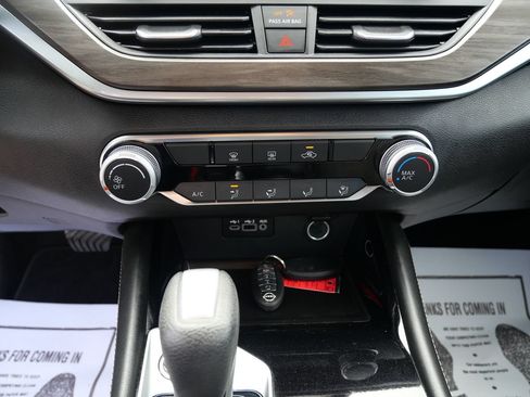 Used 2023 Nissan Altima 2.5 SV AWD/4WD image 17