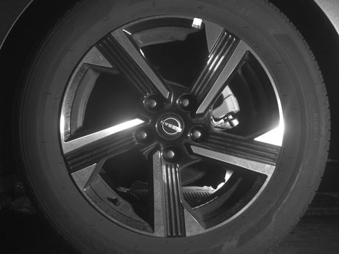 Used 2025 Nissan Sentra SV FWD image 11