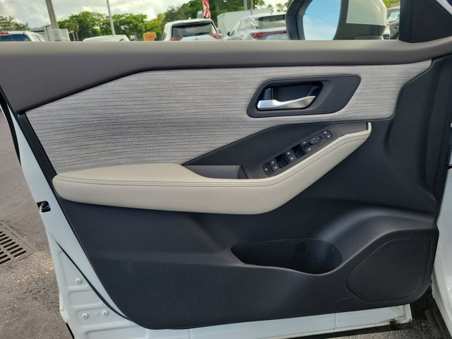 Used 2023 Nissan Rogue SV FWD image 13