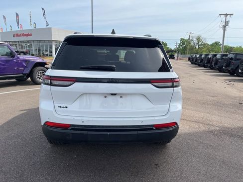 Used 2024 Jeep Grand Cherokee Altitude image 6