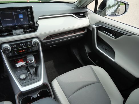 Used 2020 Toyota RAV4 Limited AWD/4WD image 12