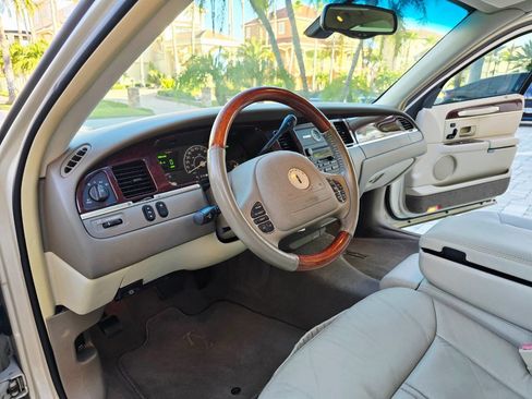 Used 2003 Lincoln Town Car Cartier image 92