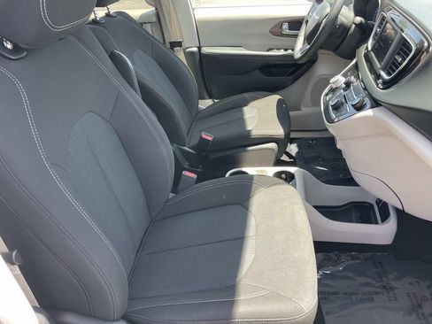 Used 2023 Chrysler Voyager LX FWD image 27