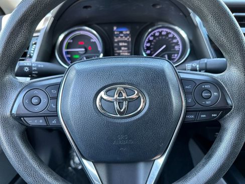 Used 2019 Toyota Camry LE FWD image 21