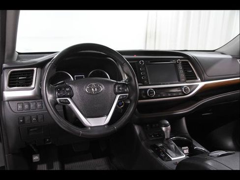 Used 2018 Toyota Highlander Limited AWD/4WD image 5