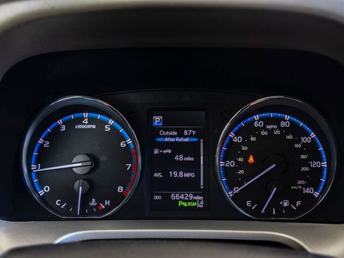 Used 2017 Toyota RAV4 Platinum FWD image 9