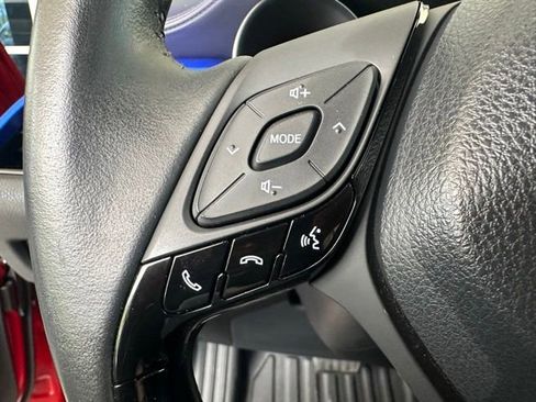 Used 2020 Toyota C-HR XLE FWD image 21