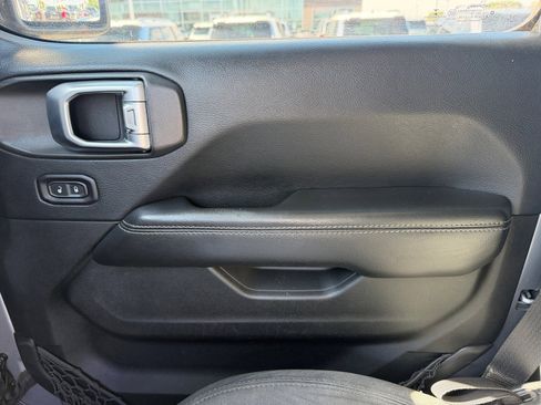 Used 2018 Jeep Wrangler Unlimited Sahara w/ Uconnect 4C Nav & Sound Group AWD/4WD image 16