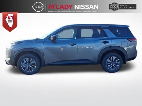 New 2025 Nissan Pathfinder S image 4