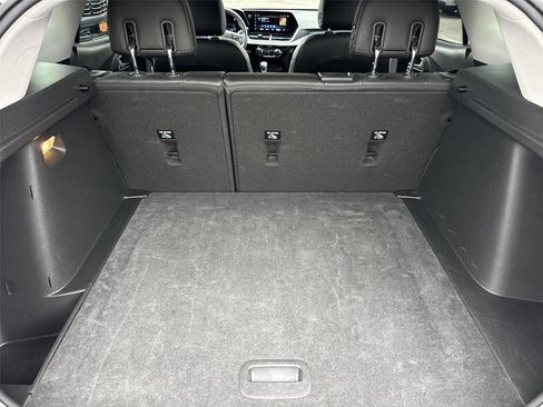 Used 2025 Chevrolet Trax LT FWD image 22