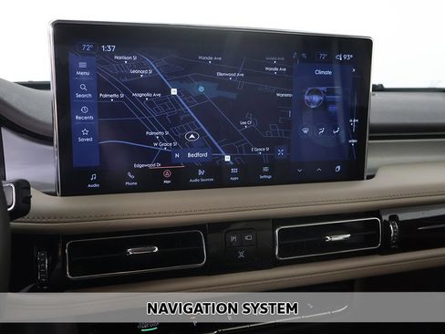 Used 2023 Lincoln Nautilus FWD image 3