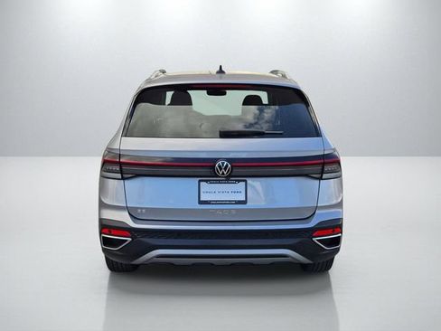 Used 2025 Volkswagen Taos SE FWD image 5