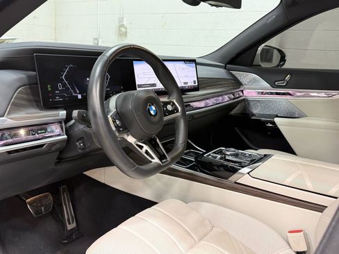 Used 2024 BMW 760i xDrive w/ Premium Package image 62
