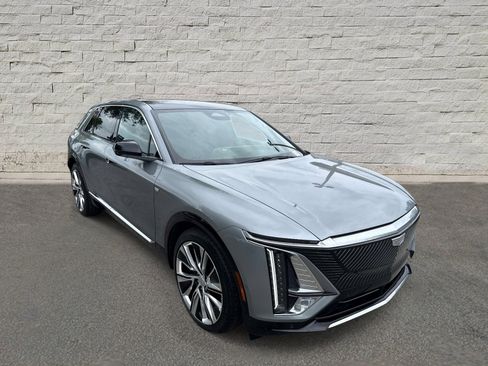 Used 2025 Cadillac Lyriq Luxury w/ LPO, Floor Liner Package AWD/4WD image 3