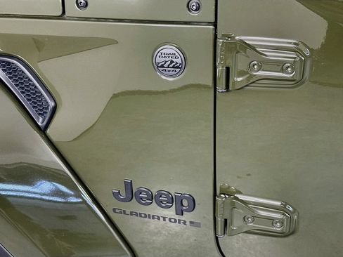 Used 2024 Jeep Gladiator Sport AWD/4WD image 26