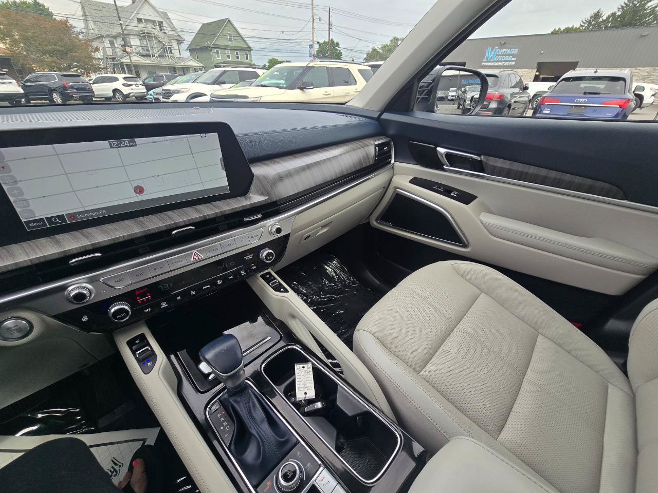 Used 2023 Kia Telluride EX w/ EX Captain's Chair Package AWD/4WD image 12