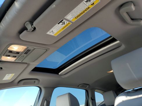 Used 2018 Honda CR-V Touring image 16