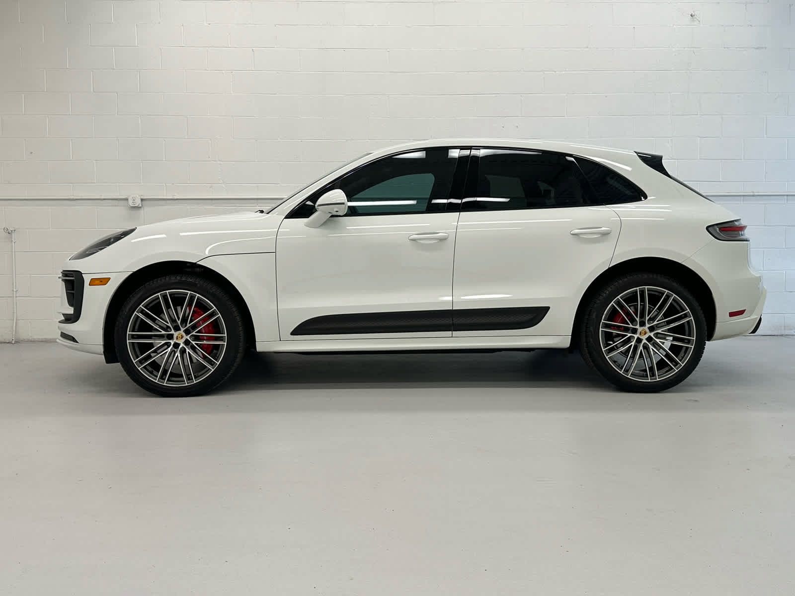 Used 2023 Porsche Macan S AWD/4WD image 3