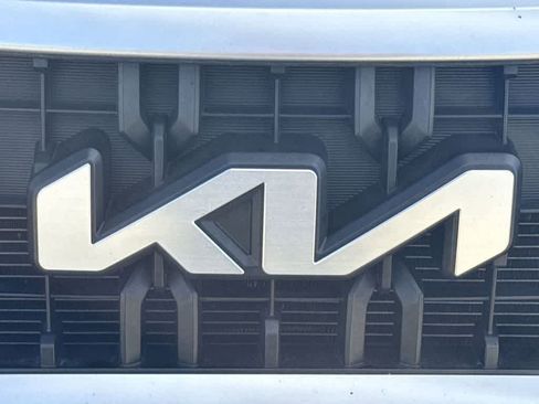 Used 2023 Kia Telluride LX image 8