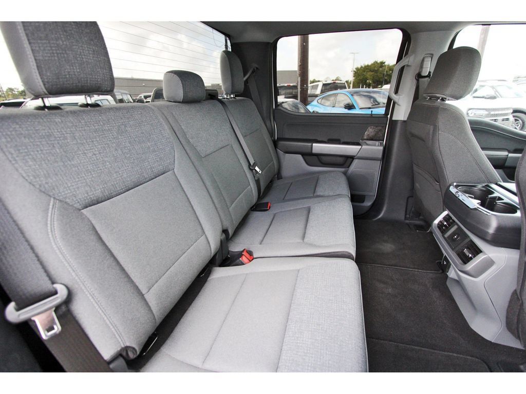 Used 2025 Ford F150 Lightning XLT AWD/4WD image 15