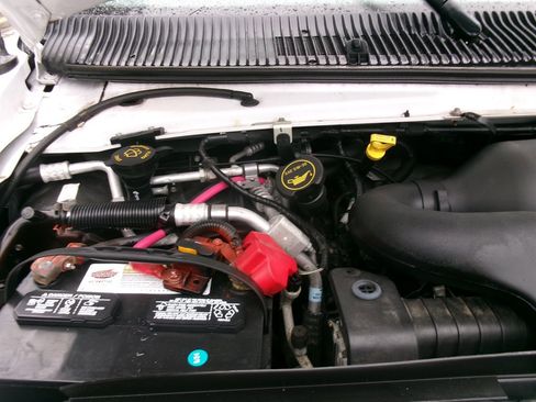 Used 2017 Ford E-350 and Econoline 350 Super Duty image 58