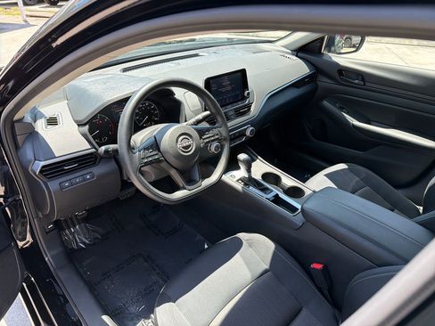 Used 2025 Nissan Altima 2.5 S FWD image 12