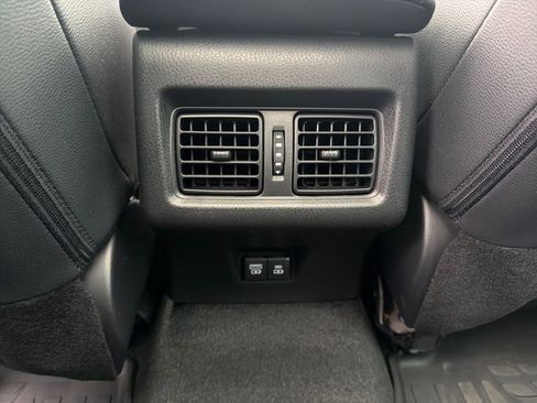 Used 2025 Toyota Camry XLE image 19