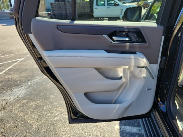 New 2027 GMC Yukon Denali w/ Denali Reserve Package AWD/4WD image 14