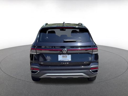 Used 2025 Volkswagen Taos SE AWD/4WD image 12
