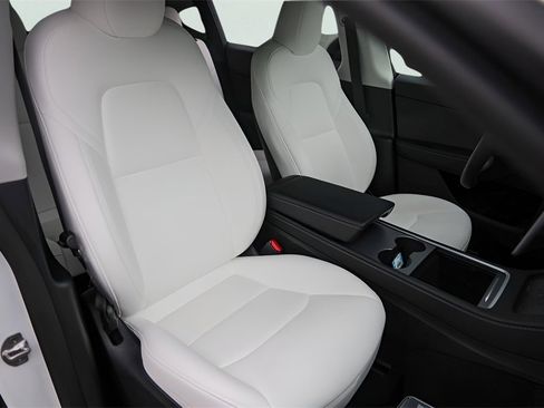 Used 2023 Tesla Model Y Long Range image 28