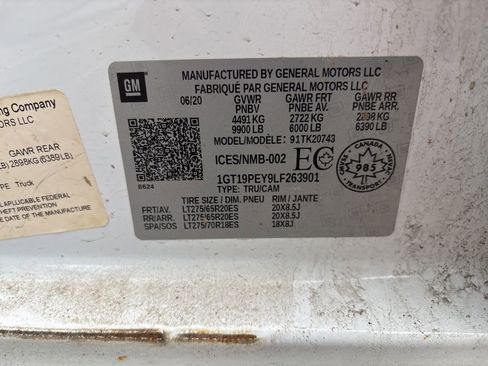 Used 2020 GMC Sierra 2500 AT4 w/ AT4 Premium Package AWD/4WD image 8