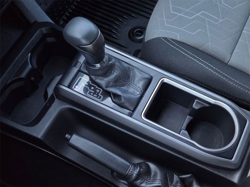 Used 2021 Toyota Tacoma TRD Off-Road image 17