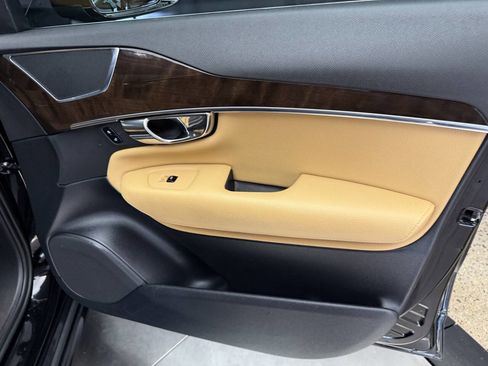 Used 2016 Volvo XC90 T6 Momentum w/ Momentum Plus Package image 20