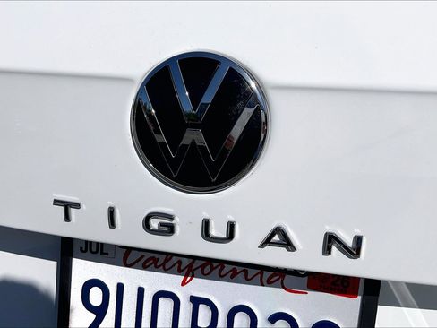 Certified 2024 Volkswagen Tiguan SE image 7