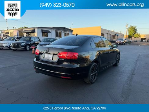Used 2013 Volkswagen Jetta SE FWD image 4