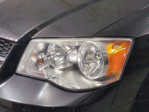 Used 2019 Dodge Grand Caravan SXT FWD image 10