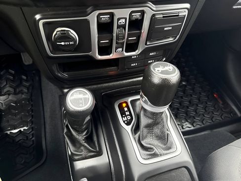 Used 2018 Jeep Wrangler Unlimited Sport S AWD/4WD image 11