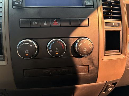 Used 2012 RAM 1500 Express RWD image 19