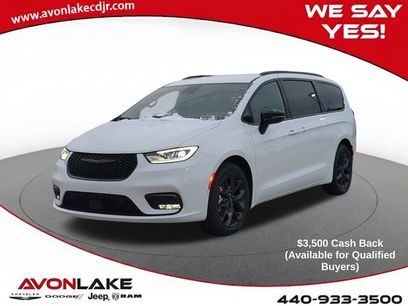 New 2026 Chrysler Pacifica Select