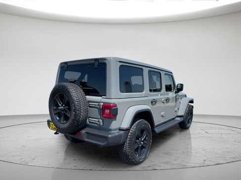 Used 2022 Jeep Wrangler Unlimited Sahara AWD/4WD image 3